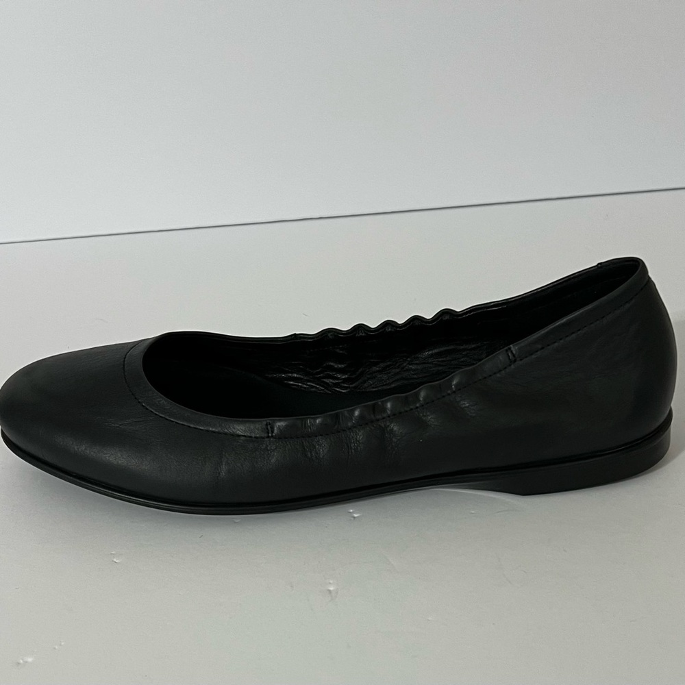 Ecco Black Leather Ballet Flats size 41